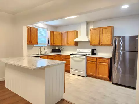 Kitchen - 1211 W Calhoun St, Springfield, MO 65802 photo 2 of 6