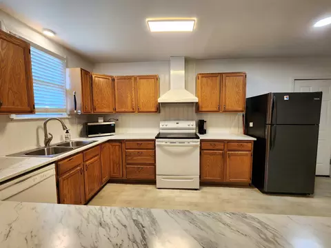 Kitchen - 1211 W Calhoun St, Springfield, MO 65802 photo 4 of 6