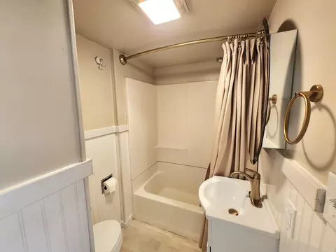 Bath - 1211 W Calhoun St, Springfield, MO 65802 photo 3 of 5