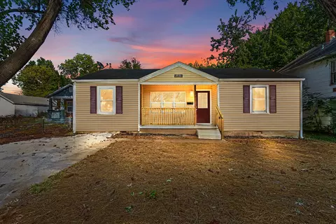 Exterior - 2036 N Pickwick Ave, Springfield, MO 65803 photo 1 of 9