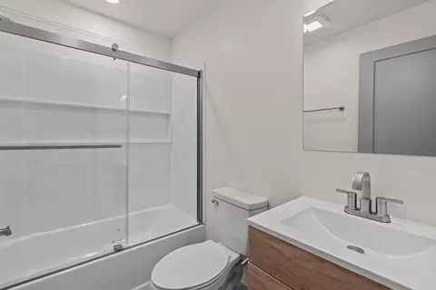 Bath - 2036 N Pickwick Ave, Springfield, MO 65803 photo 3 of 3