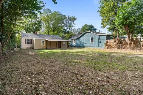 Exterior - 2036 N Pickwick Ave, Springfield, MO 65803 photo 7 of 9