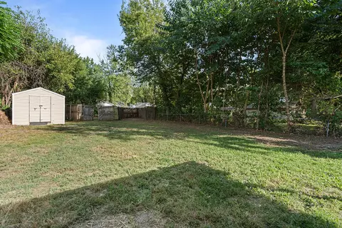 Exterior - 2036 N Pickwick Ave, Springfield, MO 65803 photo 4 of 9