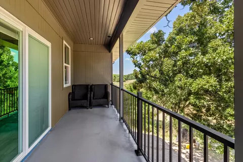 Exterior - 659 W Bridgewood Ct, Springfield, MO 65803 photo 3 of 7