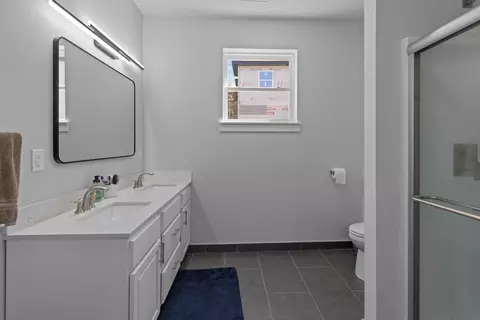 Bath - 659 W Bridgewood Ct, Springfield, MO 65803 photo 7 of 10
