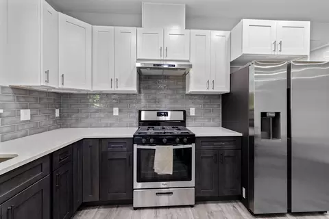 Kitchen - 659 W Bridgewood Ct, Springfield, MO 65803 photo 8 of 8