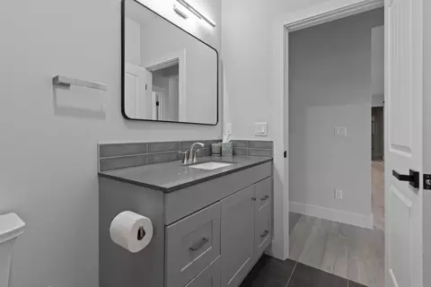 Bath - 659 W Bridgewood Ct, Springfield, MO 65803 photo 6 of 10