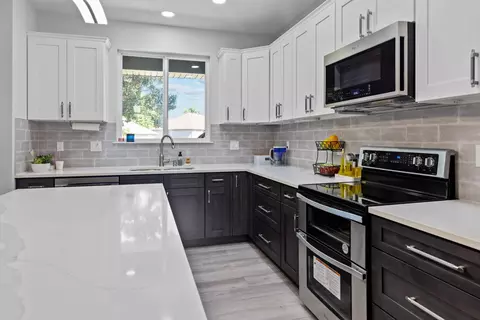 Kitchen - 659 W Bridgewood Ct, Springfield, MO 65803 photo 1 of 8