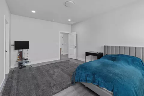 Bedroom - 659 W Bridgewood Ct, Springfield, MO 65803 photo 2 of 3