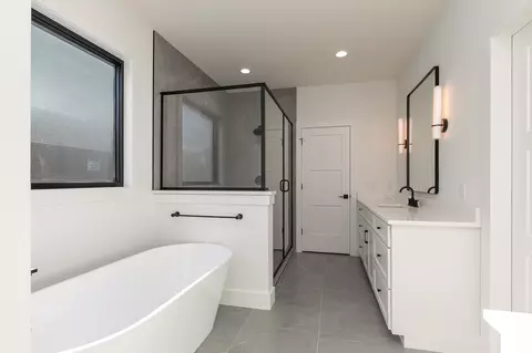 Bath - 5521 E Cavalcade Ln, Springfield, MO 65802 photo 3 of 7
