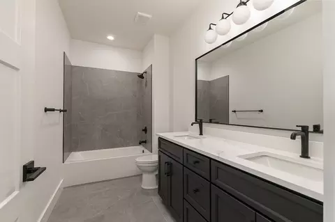 Bath - 5521 E Cavalcade Ln, Springfield, MO 65802 photo 7 of 7