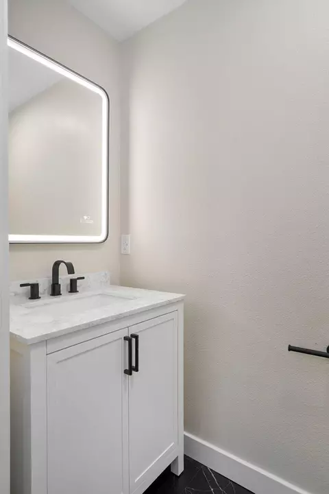 Bath - 1247 S Estate Ave, Springfield, MO 65804 photo 3 of 3