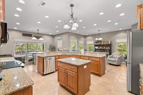 Kitchen - 842 Silver Cliff Way, Branson West, MO 65737 photo 4 of 6