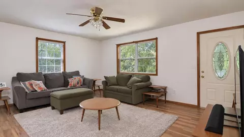 Living - 64 Lester St, Bakersfield, MO 65609 photo 2 of 2