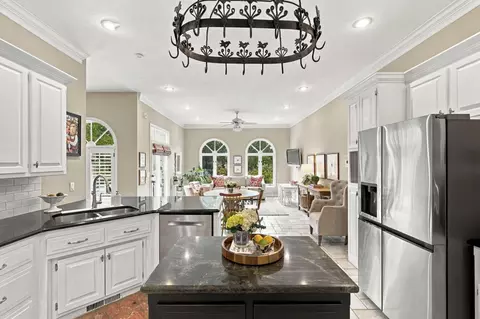 Kitchen - 2328 S Wind Rose Pl, Springfield, MO 65809 photo 6 of 7