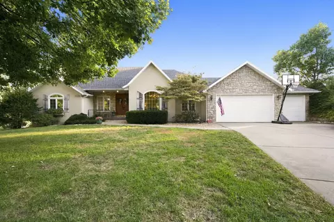 Exterior - 2328 S Wind Rose Pl, Springfield, MO 65809 photo 5 of 11
