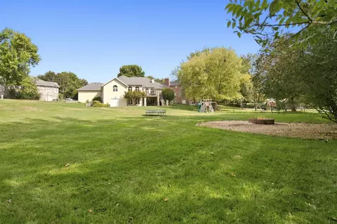 Exterior - 2328 S Wind Rose Pl, Springfield, MO 65809 photo 9 of 11