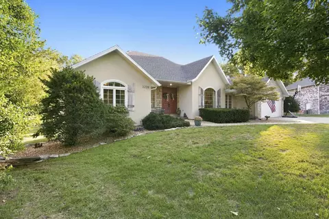 Exterior - 2328 S Wind Rose Pl, Springfield, MO 65809 photo 6 of 11