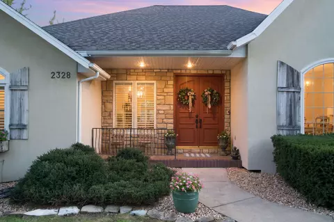 Exterior - 2328 S Wind Rose Pl, Springfield, MO 65809 photo 4 of 11