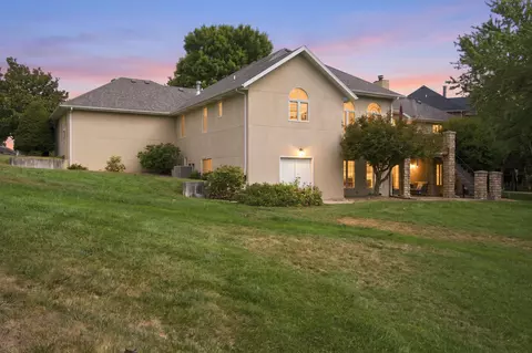 Exterior - 2328 S Wind Rose Pl, Springfield, MO 65809 photo 3 of 11