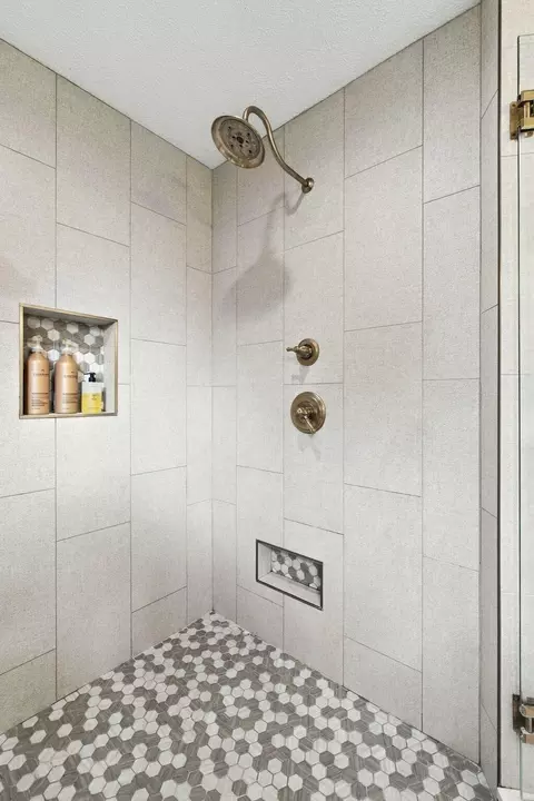 Bath - 2328 S Wind Rose Pl, Springfield, MO 65809 photo 4 of 8