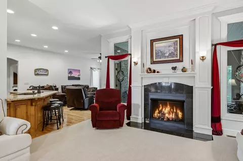 Living - 1272 Hayden Ct, Springfield, MO 65804 photo 3 of 4