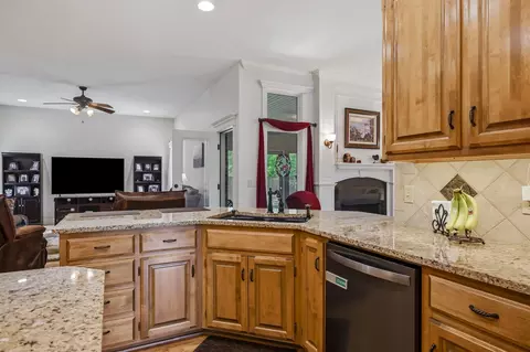 Kitchen - 1272 Hayden Ct, Springfield, MO 65804 photo 3 of 6