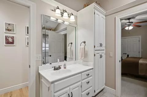 Bath - 1272 Hayden Ct, Springfield, MO 65804 photo 5 of 5