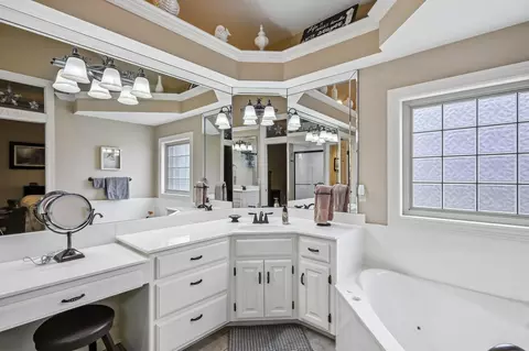 Bath - 1272 Hayden Ct, Springfield, MO 65804 photo 1 of 5