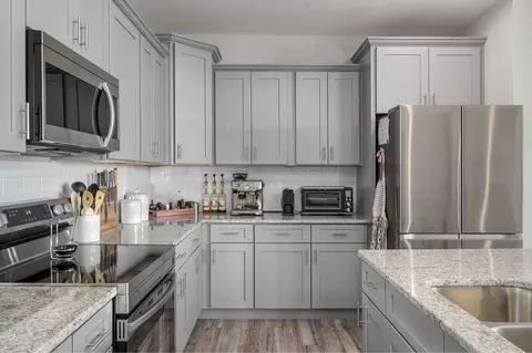 Kitchen - 1608 E Fairwind, Ozark, MO 65721 photo 2 of 3