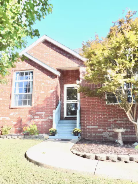 Exterior - 848 S Black Sands Ave, Nixa, MO 65714 photo 3 of 6