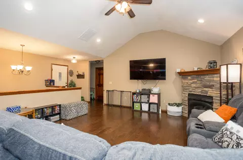 Living - 1095 E Daisy Falls Dr, Nixa, MO 65714 photo 2 of 4