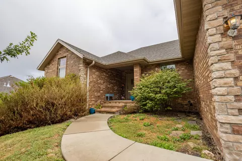 Exterior - 1095 E Daisy Falls Dr, Nixa, MO 65714 photo 3 of 9