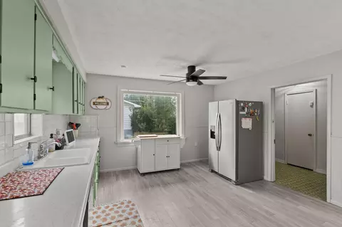 Kitchen - 2119 W Farm Road 98 Dr, Springfield, MO 65803 photo 2 of 4