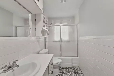 Bath - 2119 W Farm Road 98 Dr, Springfield, MO 65803 photo 2 of 2