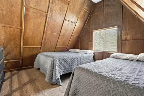 Bedroom - 273 Deep Water Cir, Reeds Spring, MO 65737 photo 2 of 2