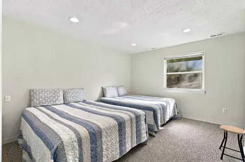 Bedroom - 423 Eagle Dr, Reeds Spring, MO 65737 photo 3 of 6