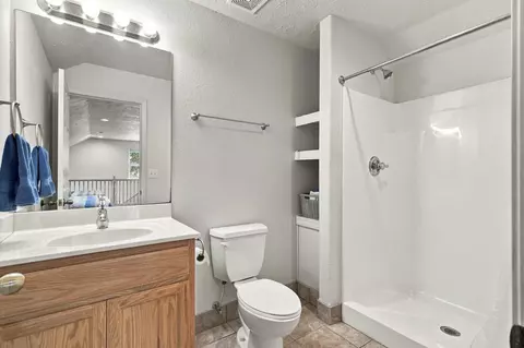 Bath - 423 Eagle Dr, Reeds Spring, MO 65737 photo 3 of 3