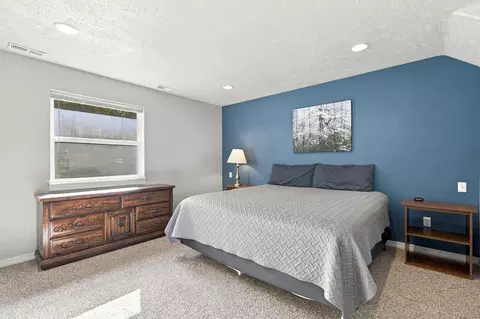 Bedroom - 423 Eagle Dr, Reeds Spring, MO 65737 photo 1 of 6