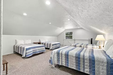 Bedroom - 423 Eagle Dr, Reeds Spring, MO 65737 photo 6 of 6