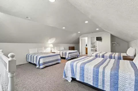 Bedroom - 423 Eagle Dr, Reeds Spring, MO 65737 photo 5 of 6