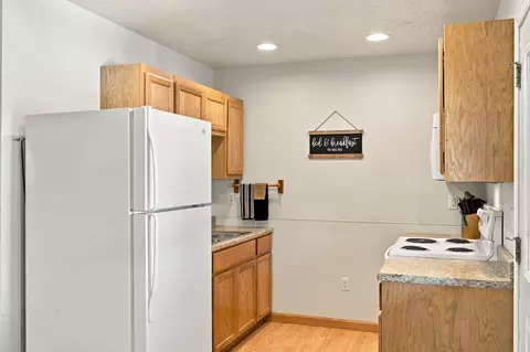 Kitchen - 425 Eagle Dr, Reeds Spring, MO 65737 photo 2 of 2