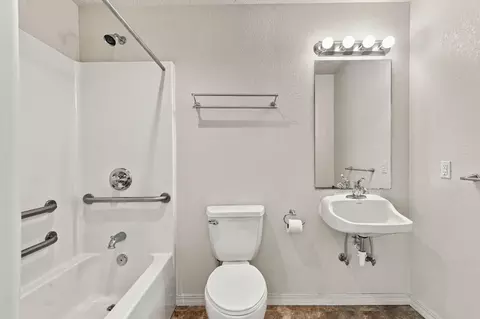Bath - 425 Eagle Dr, Reeds Spring, MO 65737 photo 1 of 3