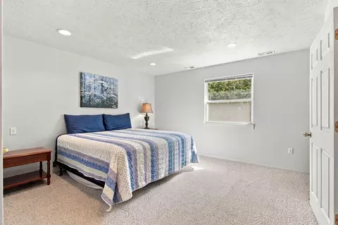 Bedroom - 425 Eagle Dr, Reeds Spring, MO 65737 photo 1 of 6