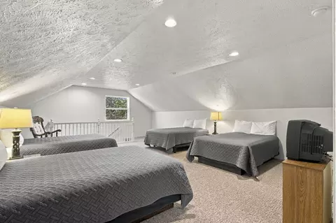 Bedroom - 425 Eagle Dr, Reeds Spring, MO 65737 photo 6 of 6