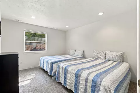 Bedroom - 425 Eagle Dr, Reeds Spring, MO 65737 photo 3 of 6