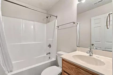 Bath - 425 Eagle Dr, Reeds Spring, MO 65737 photo 2 of 3