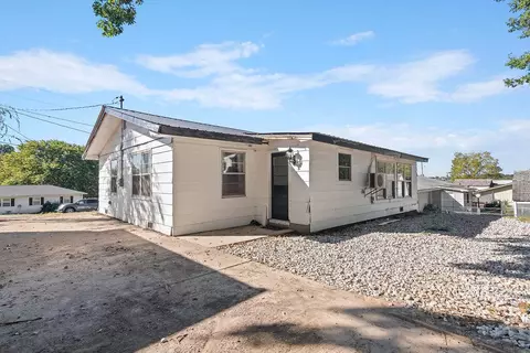 Exterior - 202 E Grand Ave, Ava, MO 65608 photo 3 of 7