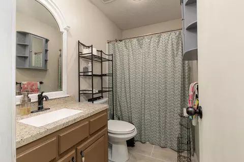 Bath - 5705 S Honeysuckle Ln, Battlefield, MO 65619 photo 3 of 3