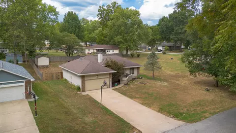 View/Area - 5705 S Honeysuckle Ln, Battlefield, MO 65619 photo 4 of 9